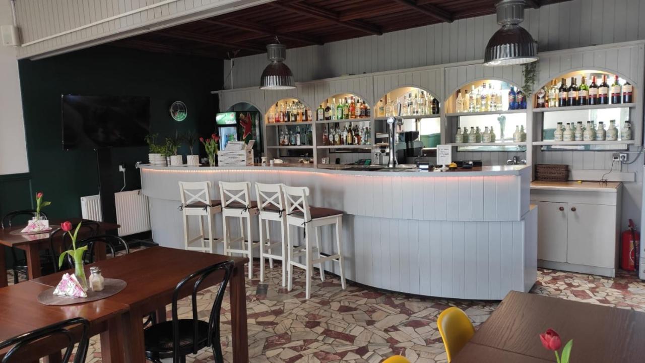 Hotel Gryf Косцежина Екстериор снимка