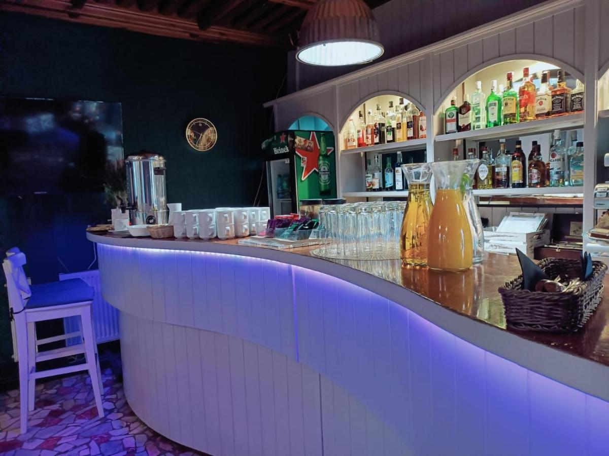 Hotel Gryf Косцежина Екстериор снимка