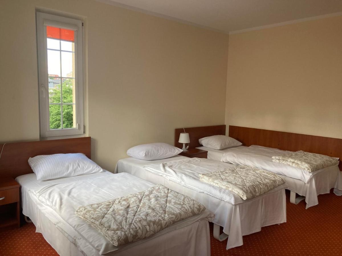 Hotel Gryf Косцежина Екстериор снимка