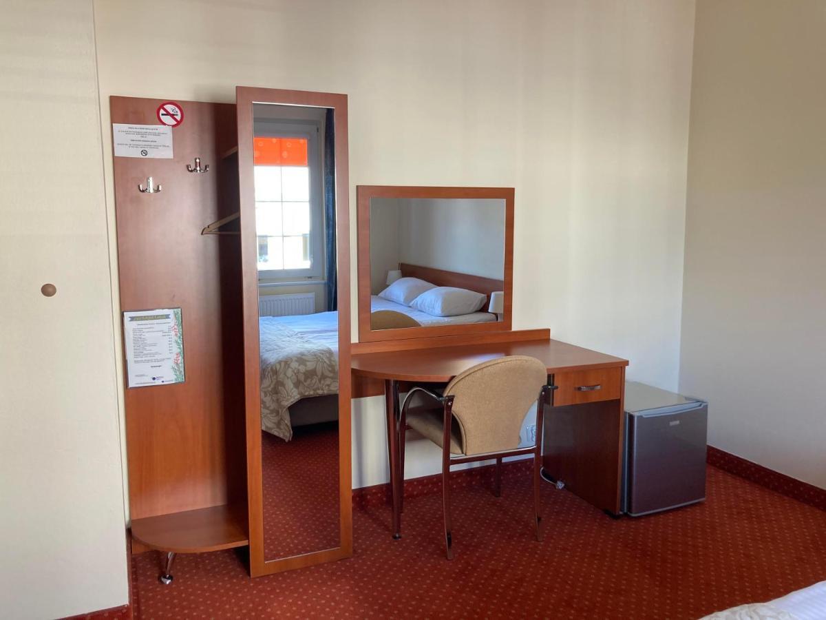 Hotel Gryf Косцежина Екстериор снимка