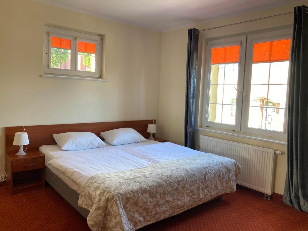Hotel Gryf Косцежина Екстериор снимка