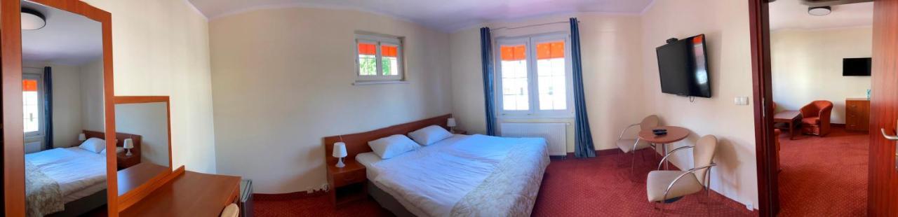 Hotel Gryf Косцежина Екстериор снимка