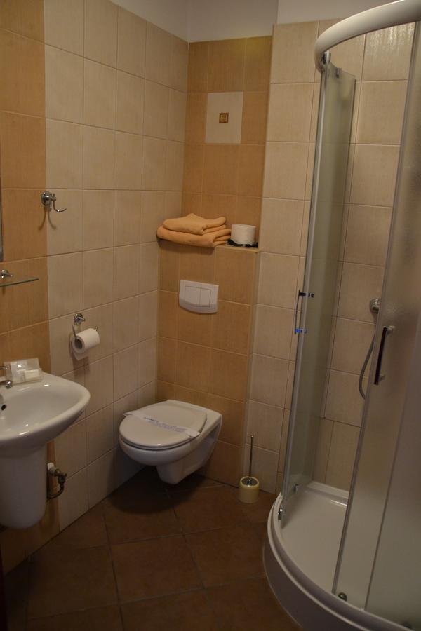 Hotel Gryf Косцежина Екстериор снимка