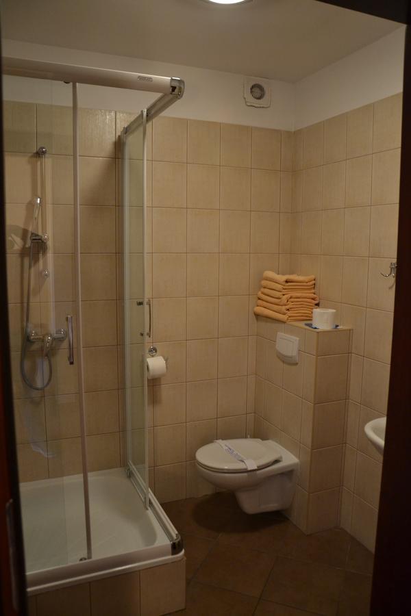 Hotel Gryf Косцежина Екстериор снимка