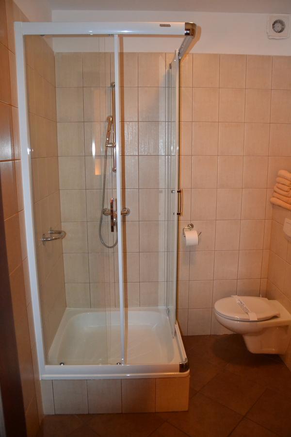 Hotel Gryf Косцежина Екстериор снимка