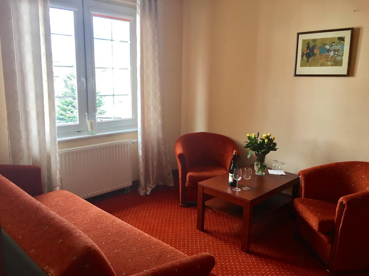Hotel Gryf Косцежина Екстериор снимка