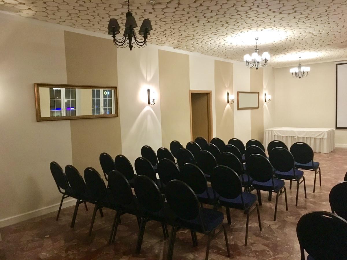 Hotel Gryf Косцежина Екстериор снимка