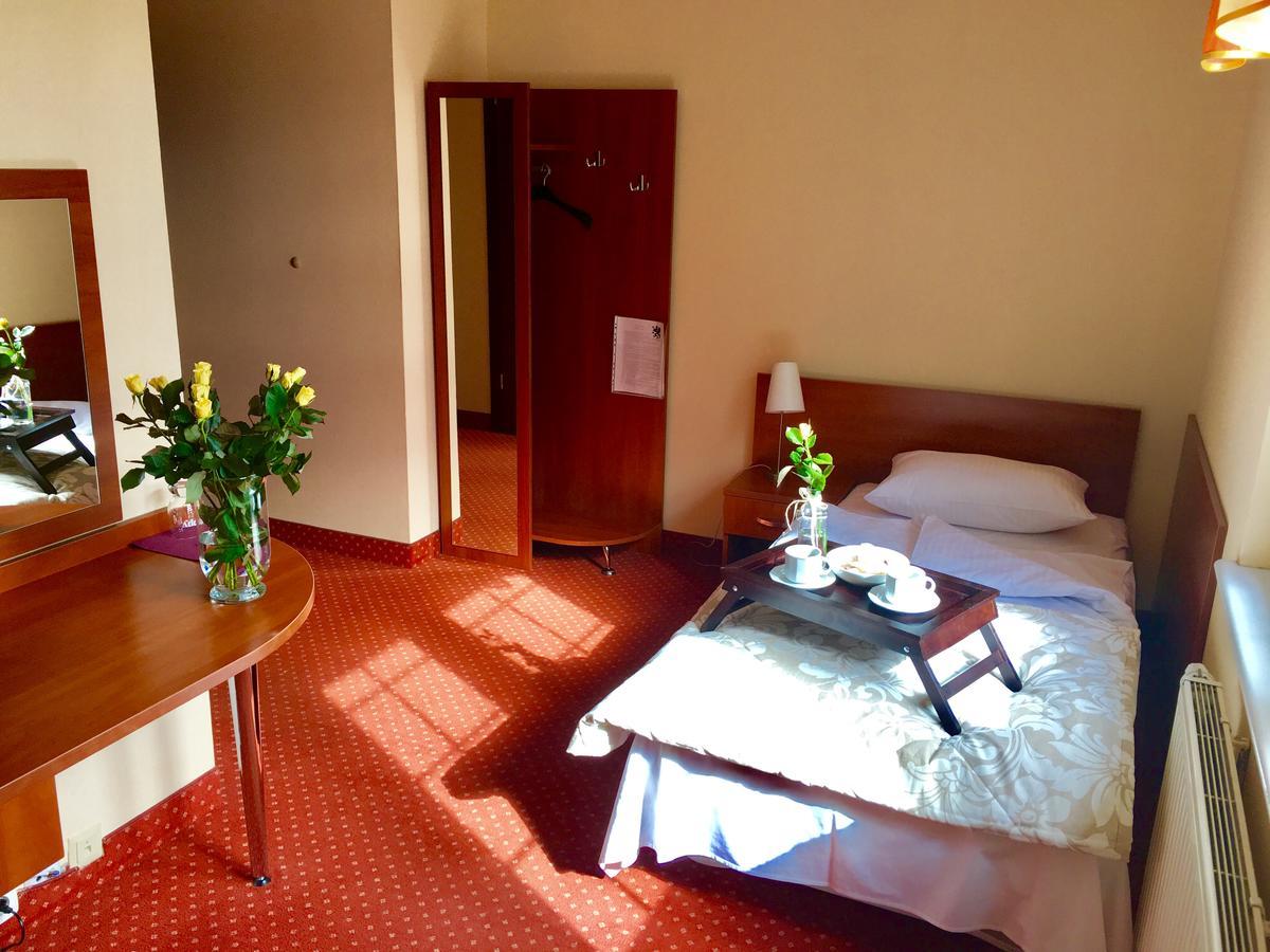 Hotel Gryf Косцежина Екстериор снимка
