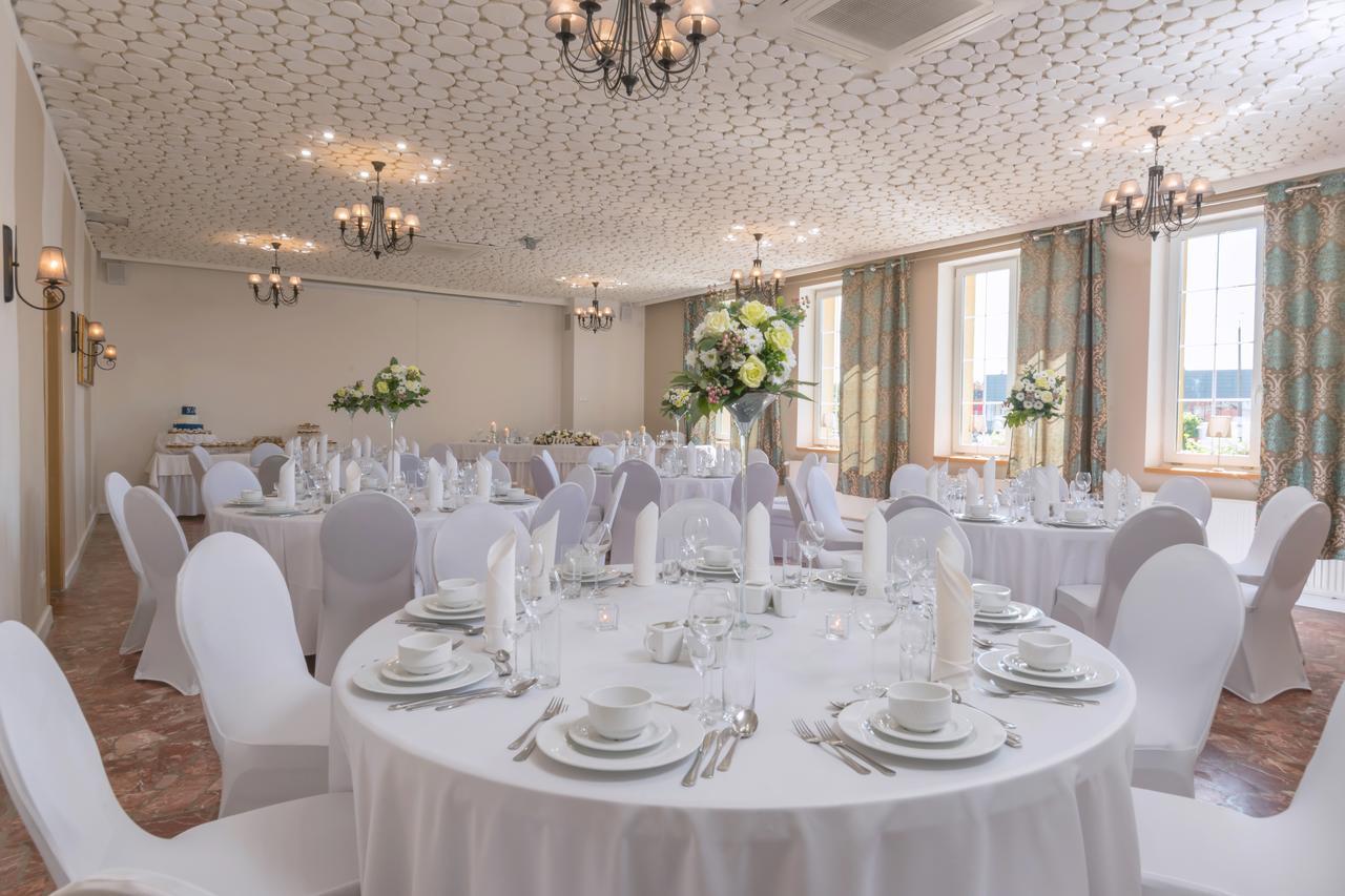 Hotel Gryf Косцежина Екстериор снимка
